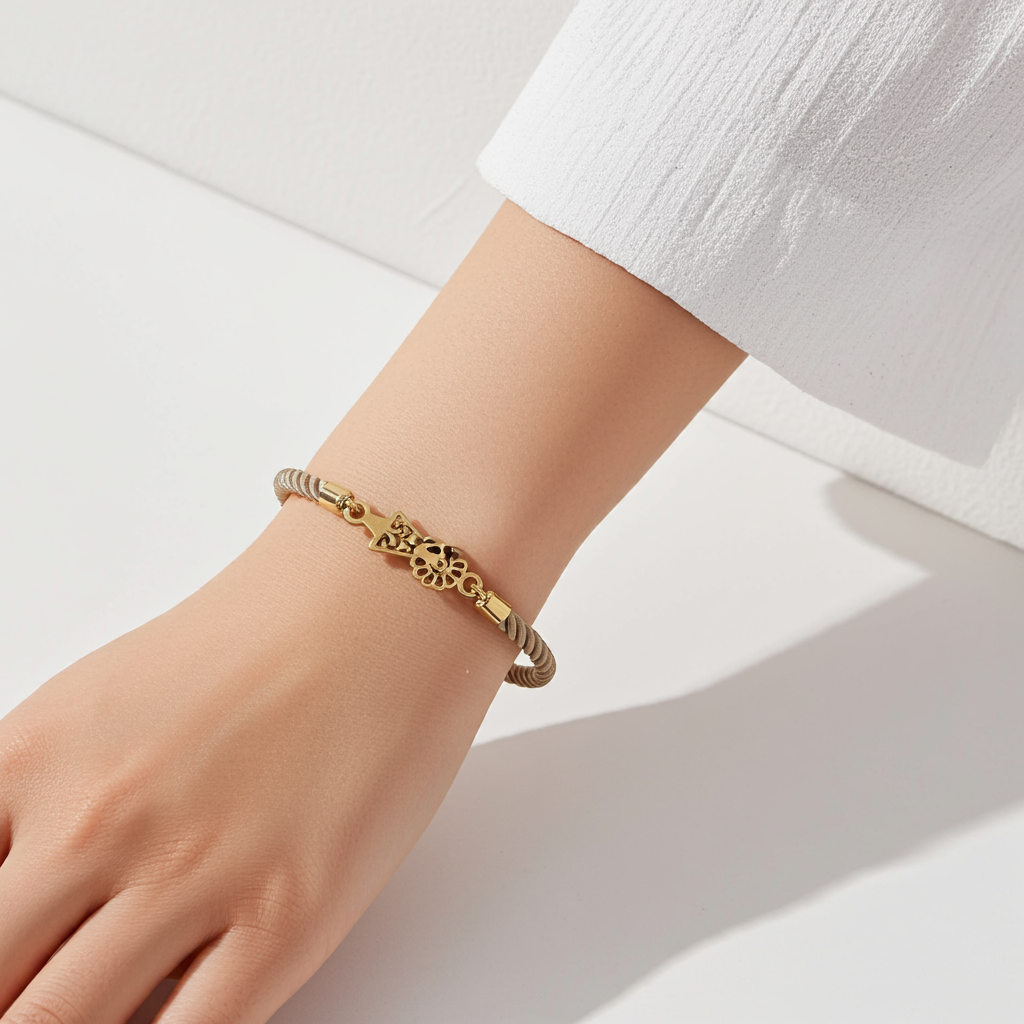 Pulsera Virgen del Pilar | Cordón verde y detalles dorados