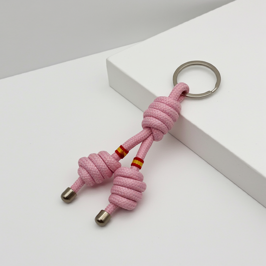 Llavero rosa de cuerda trenzada con nudos marineros