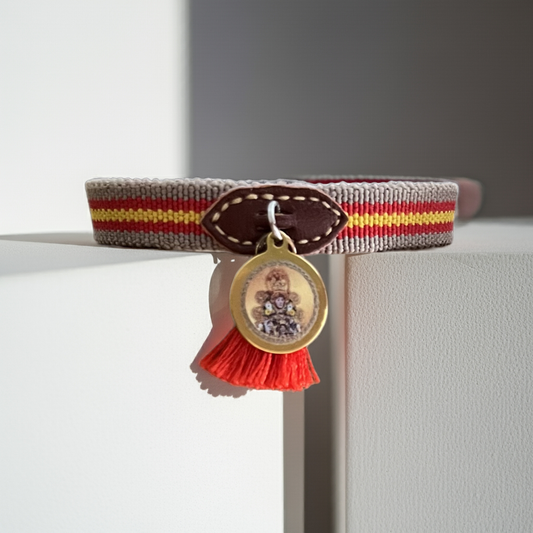 Pulsera bandera de España con Virgen del Rocío – Estilo con devoción